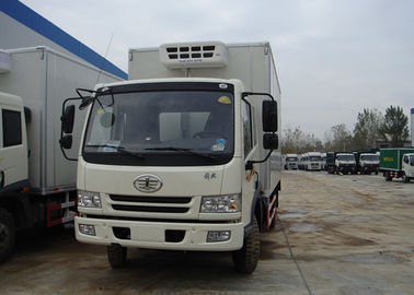 중국 Sinotruk FAW 4X2 작은 냉장한 트럭, 5T 섬유유리 광고 방송은 트럭을 냉장했습니다 협력 업체