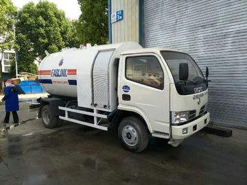 중국 5M3 LPG 채우는 실린더를 가진 자른 꼬리 LPG 트럭 2.5 톤 5000L 2.5T CSCBOB 협력 업체
